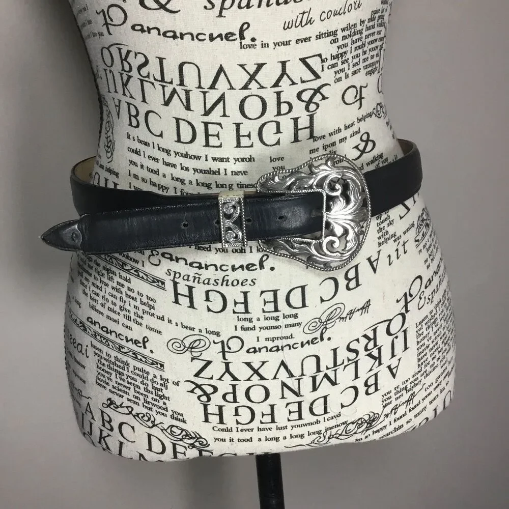 Black leather belt silver tone acanthus detail buckle top grain cowhide 36.5